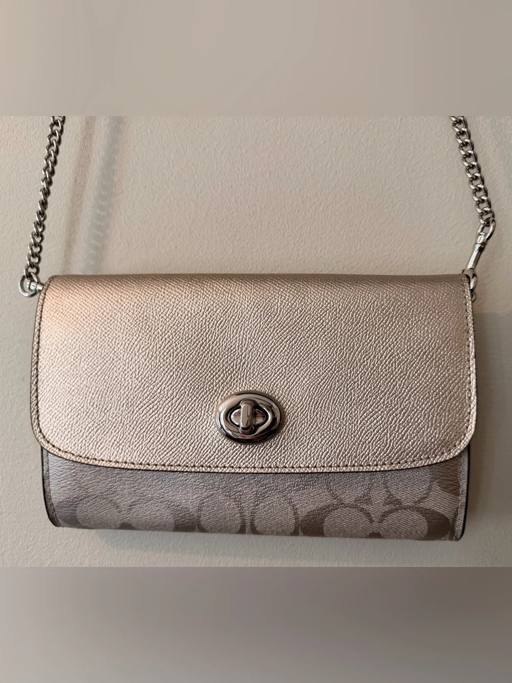 NWOT COACH METALLIC CHAMPAGNE SILVER SIGNATURE CROSSBODY CHAIN WRISTLET BAG